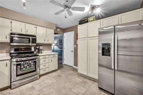 5862 Gareau Drive North Olmsted OH 44070