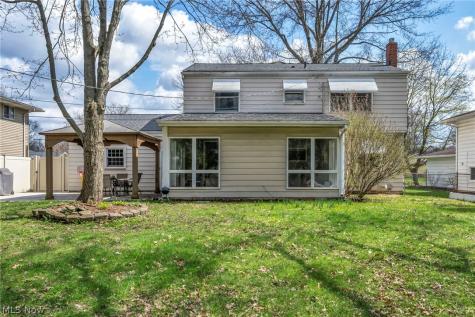 5862 Gareau Drive North Olmsted OH 44070