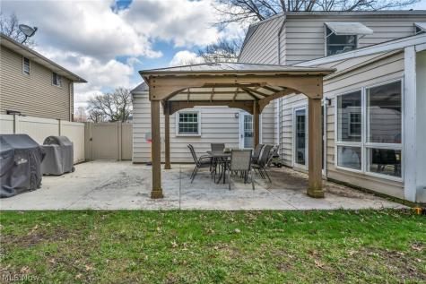 5862 Gareau Drive North Olmsted OH 44070