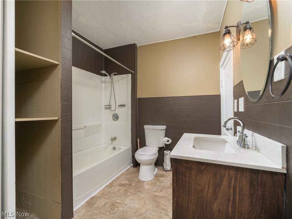 557 Washington Avenue Barberton OH 44203