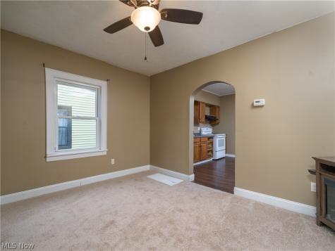 557 Washington Avenue Barberton OH 44203