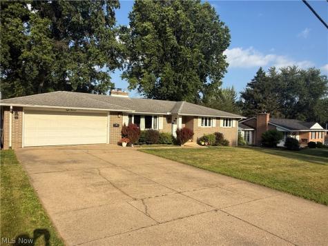 800 Woodview Drive NE Massillon OH 44646