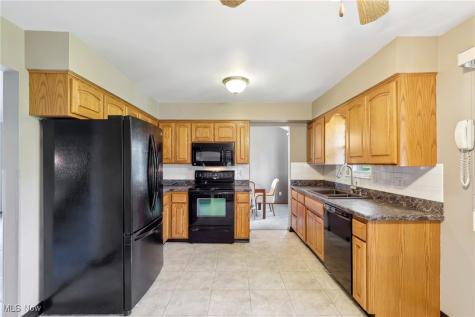 2271 Jacqueline Drive Parma OH 44134