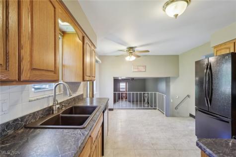 2271 Jacqueline Drive Parma OH 44134