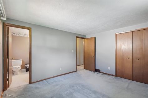 2271 Jacqueline Drive Parma OH 44134