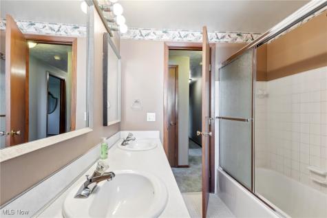 2271 Jacqueline Drive Parma OH 44134