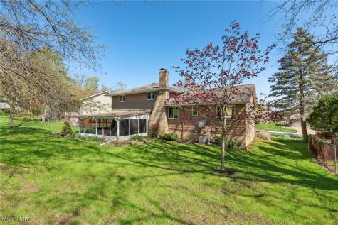 2271 Jacqueline Drive Parma OH 44134
