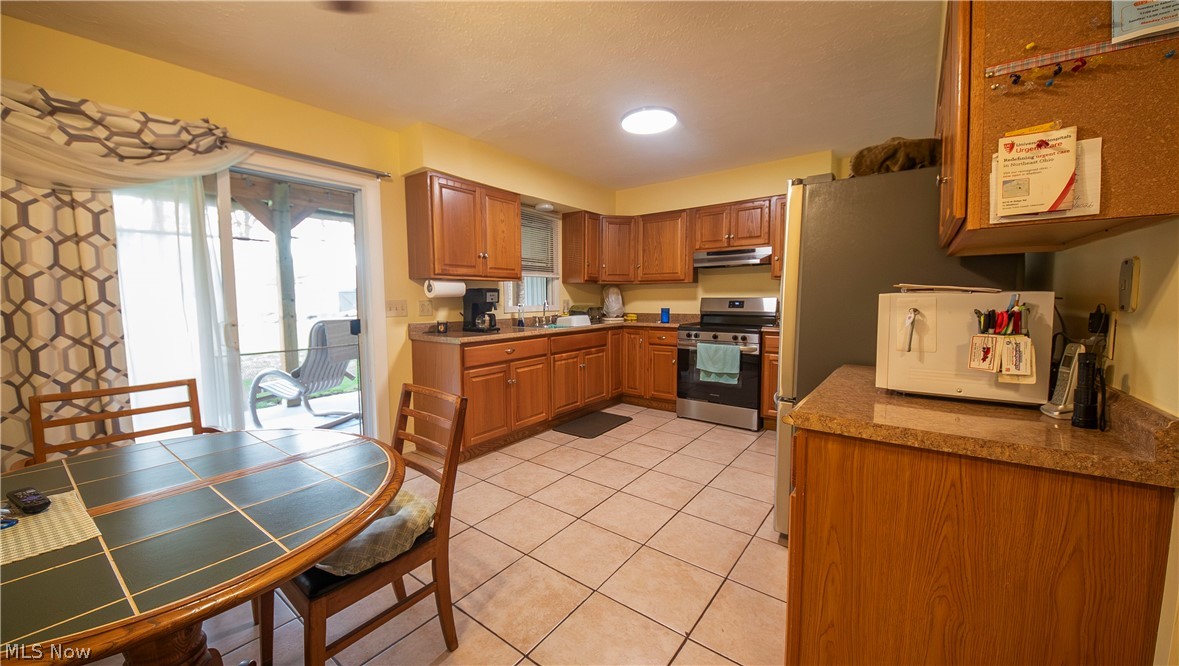 871 S County Line Road Geneva OH 44041
