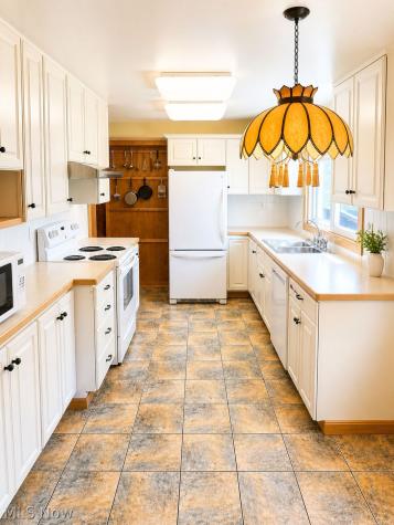 4498 Jaycox Road Avon OH 44011