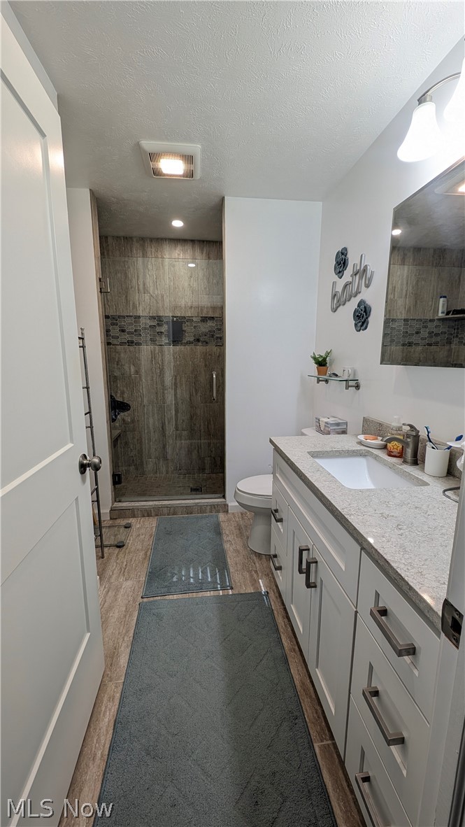 16 Keewaydin Drive Timberlake OH 44095