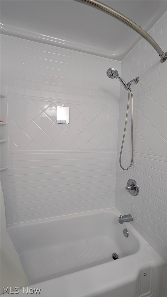 16 Keewaydin Drive Timberlake OH 44095