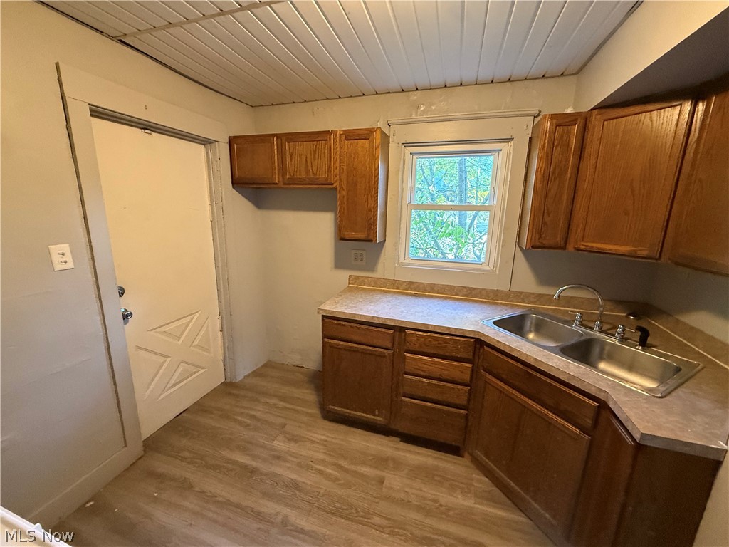 1033 Olive Avenue NE Warren OH 44483