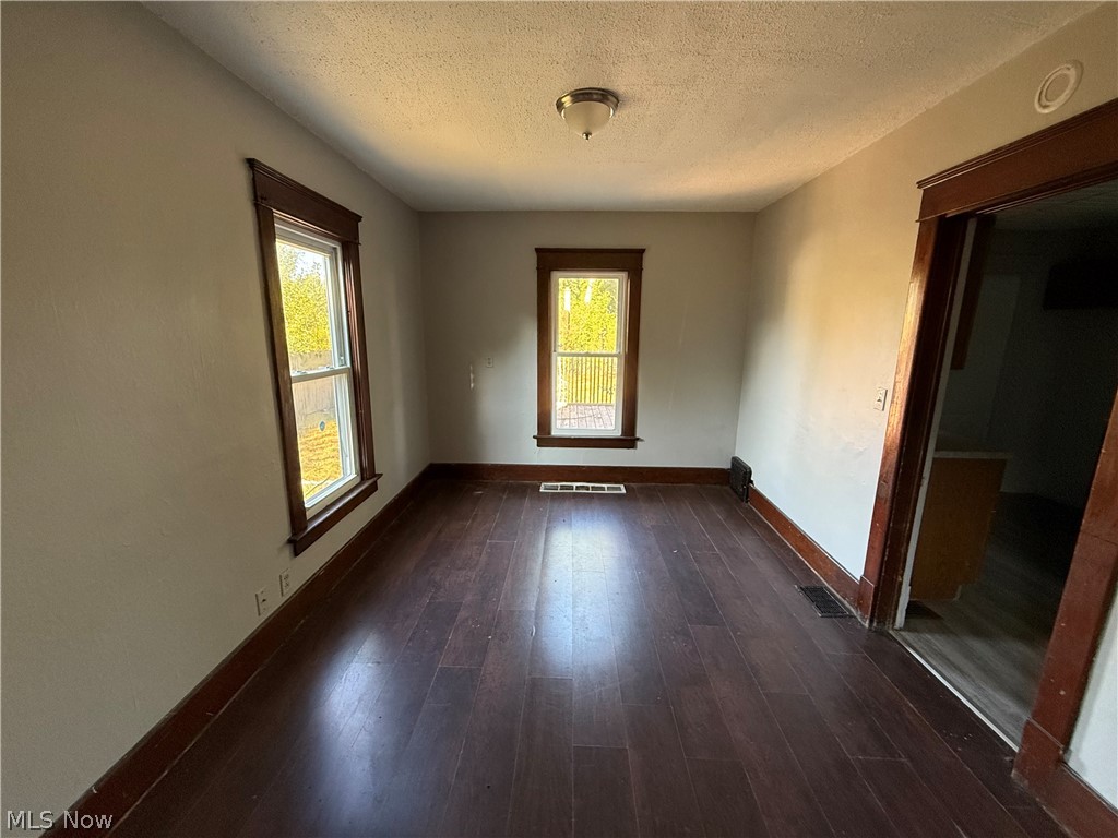 1033 Olive Avenue NE Warren OH 44483