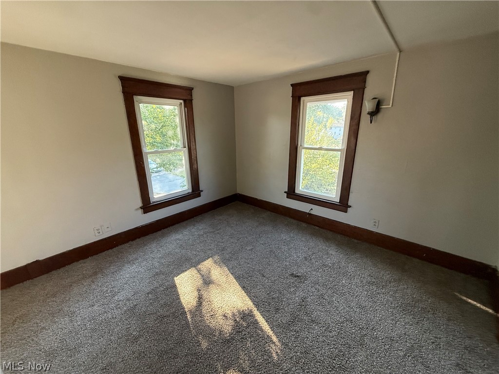 1033 Olive Avenue NE Warren OH 44483