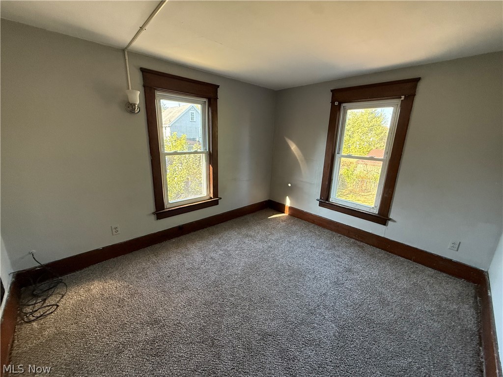 1033 Olive Avenue NE Warren OH 44483