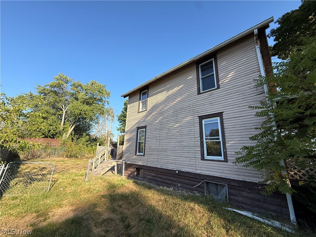1033 Olive Avenue NE Warren OH 44483