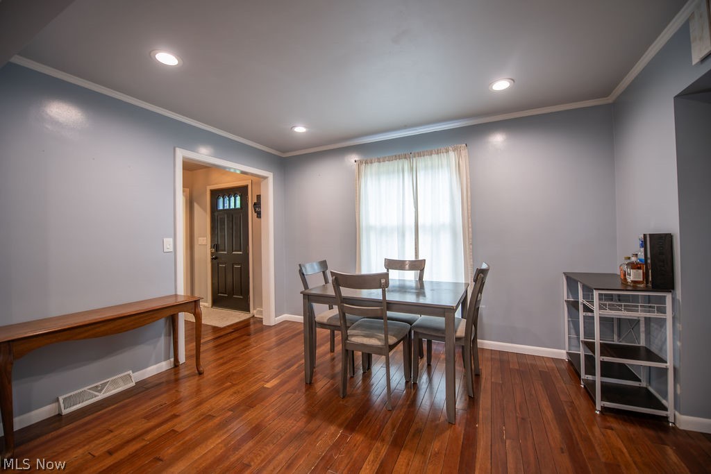 827 E 5th Street Dover OH 44622