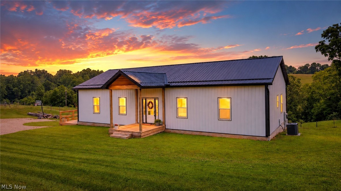 2244 N Parmiter Road NE Mcconnelsville OH 43756