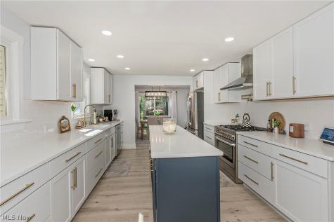 694 Simich Drive Seven Hills OH 44131