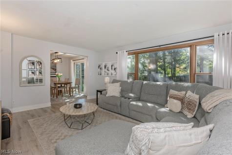 694 Simich Drive Seven Hills OH 44131