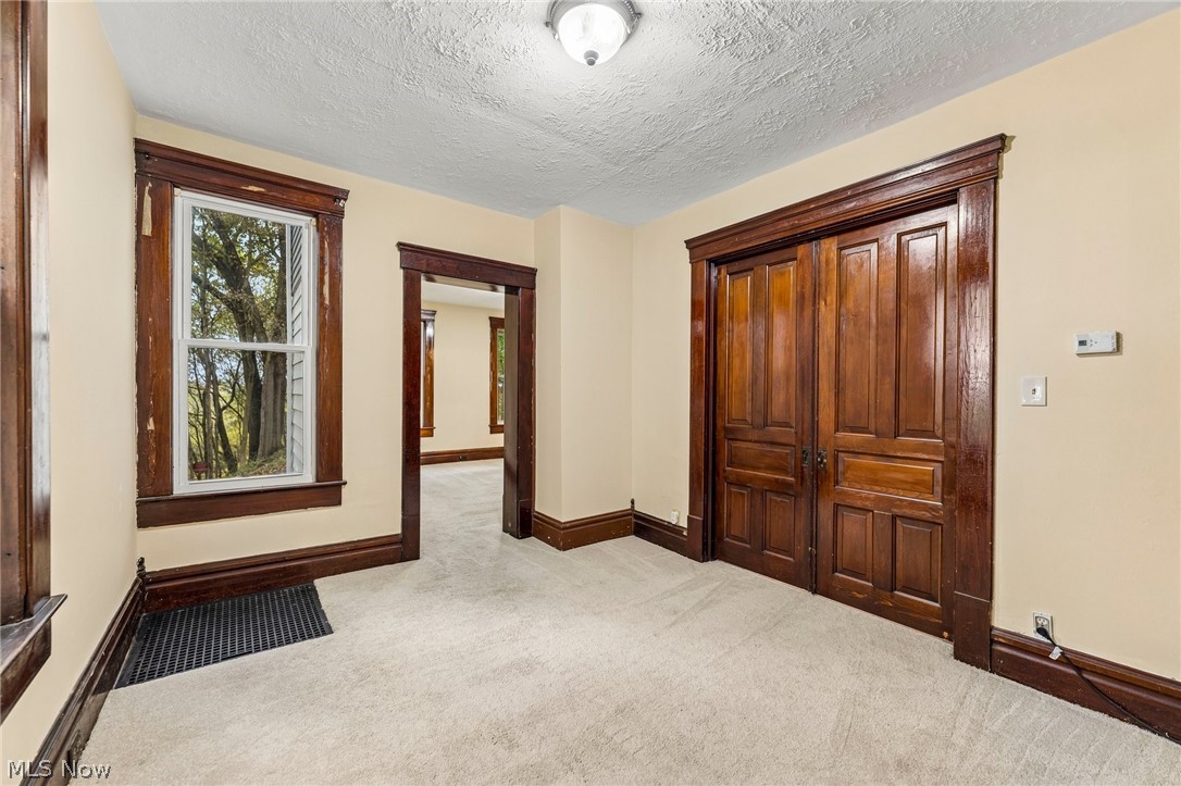 160 N Valley Street Akron OH 44303