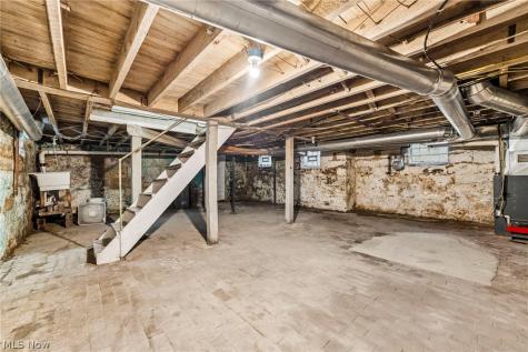 160 N Valley Street Akron OH 44303