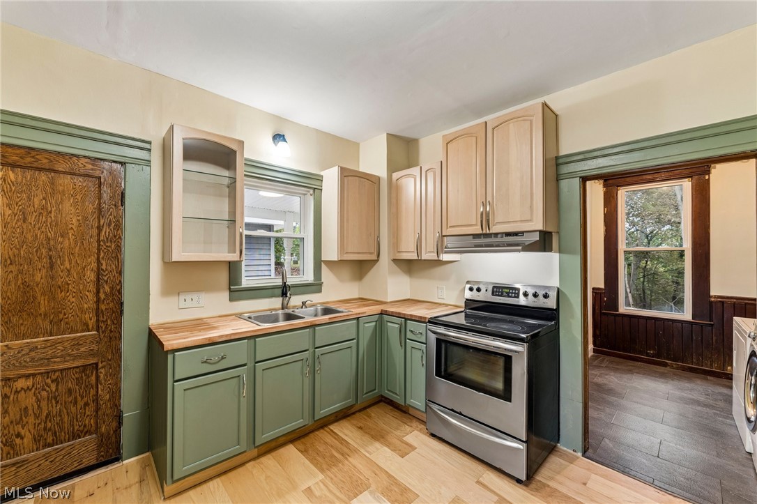 160 N Valley Street Akron OH 44303
