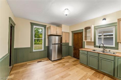160 N Valley Street Akron OH 44303