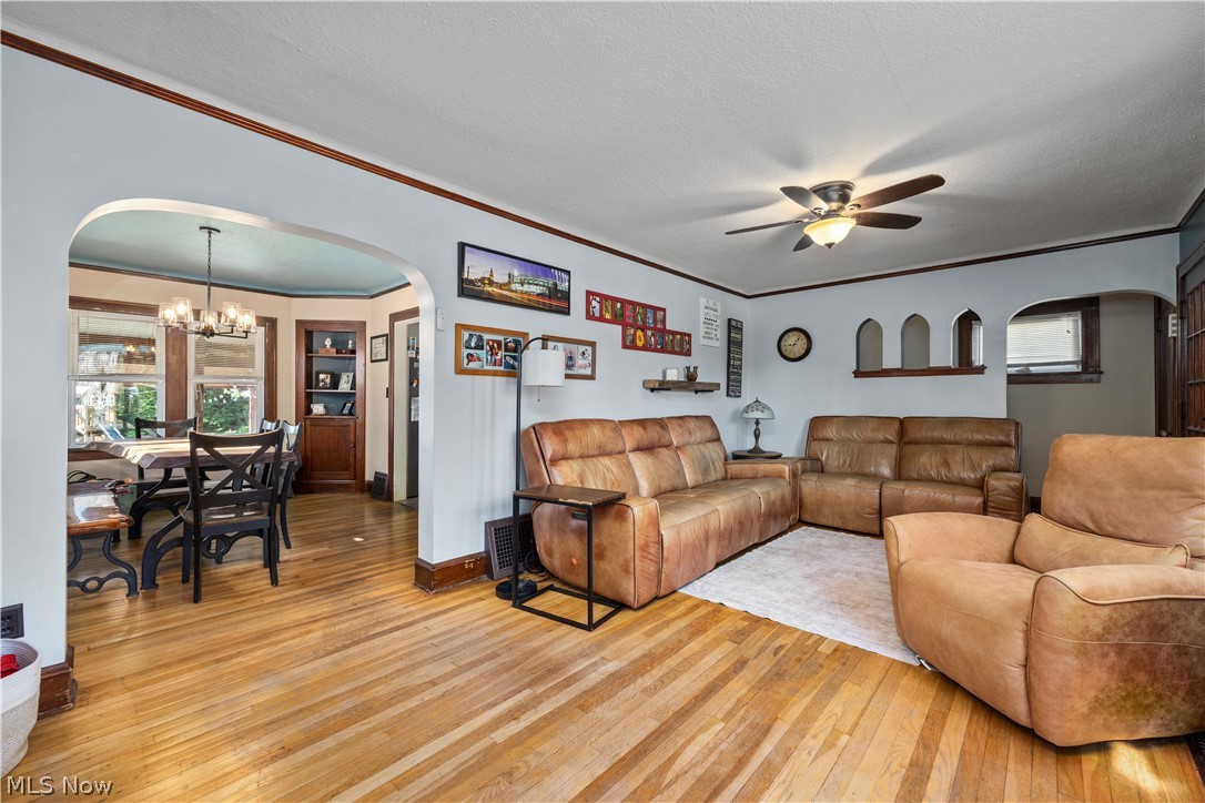 16903 Woodbury Avenue Cleveland OH 44135