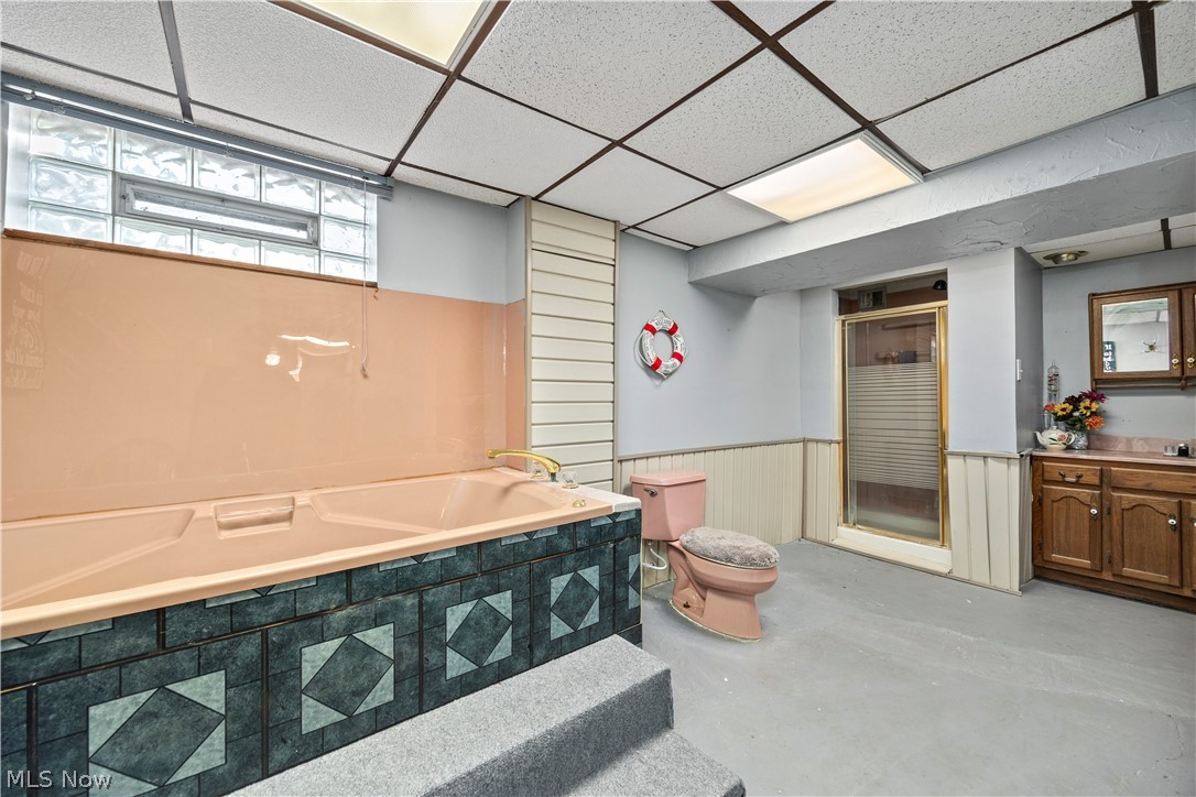 16903 Woodbury Avenue Cleveland OH 44135