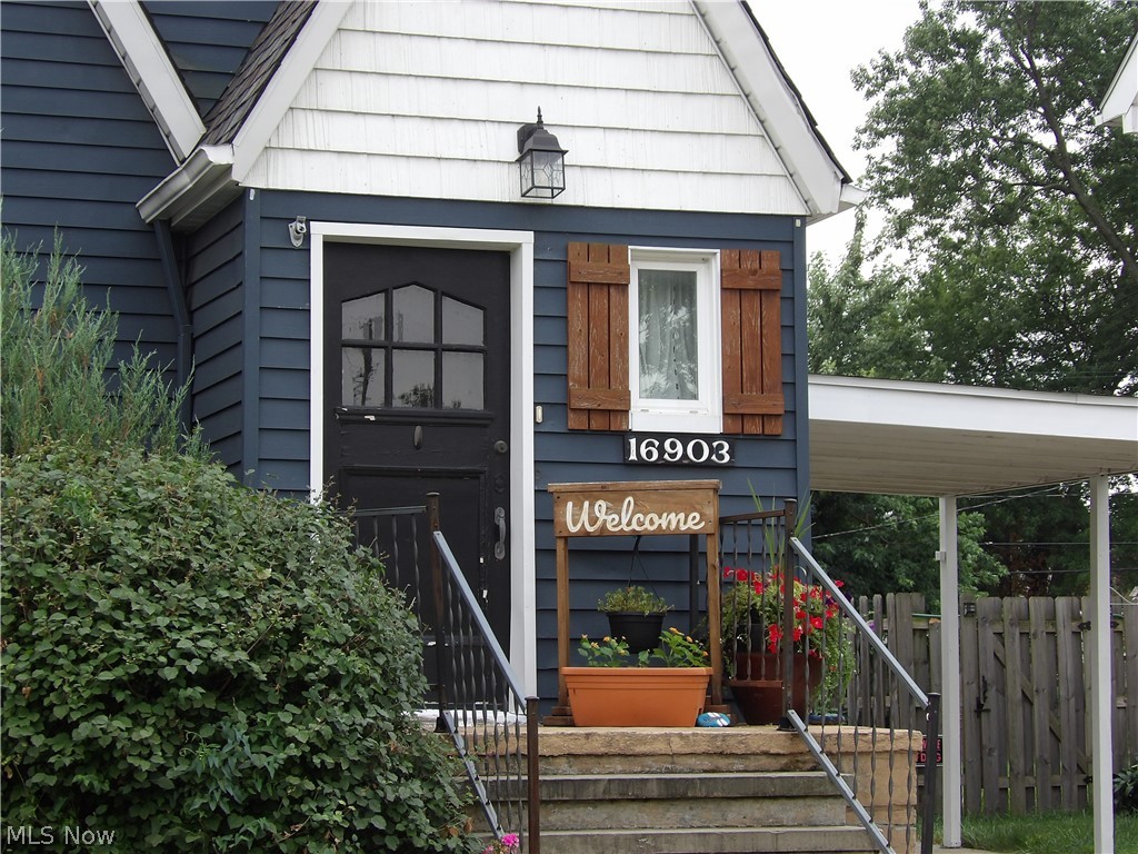 16903 Woodbury Avenue Cleveland OH 44135