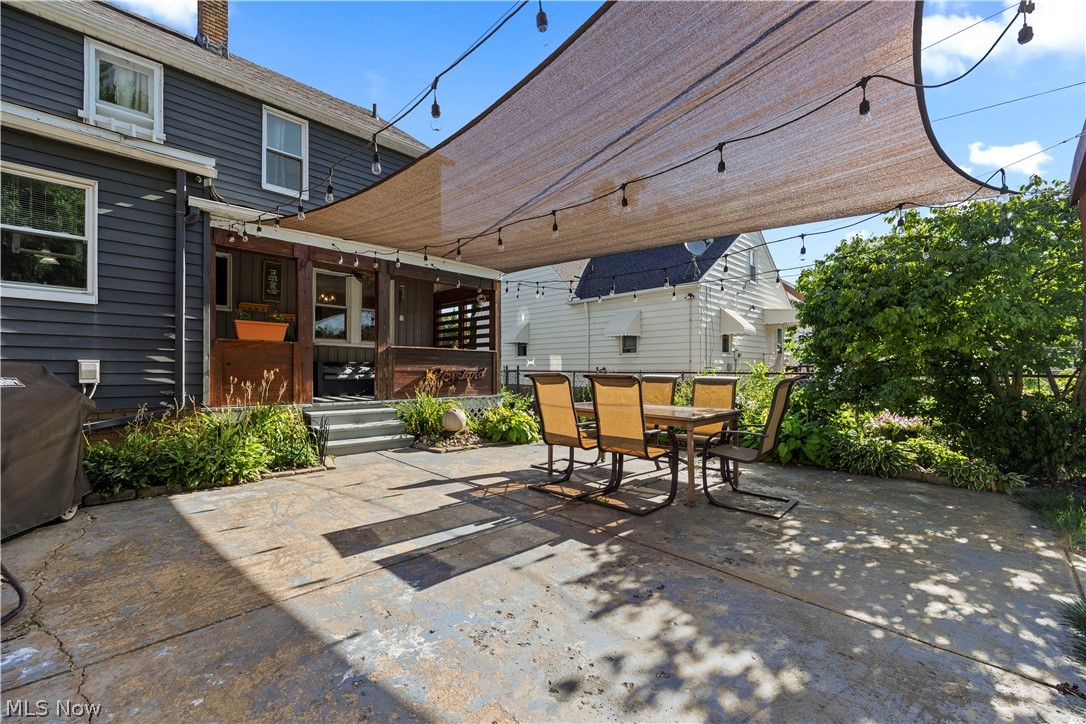 16903 Woodbury Avenue Cleveland OH 44135