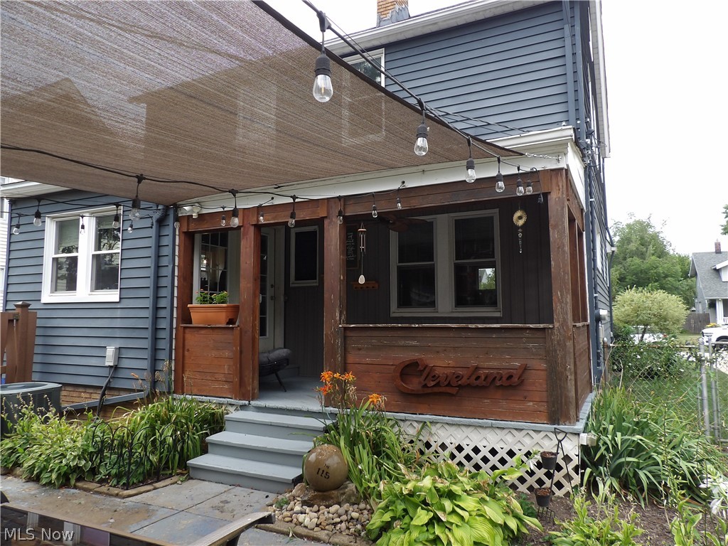 16903 Woodbury Avenue Cleveland OH 44135
