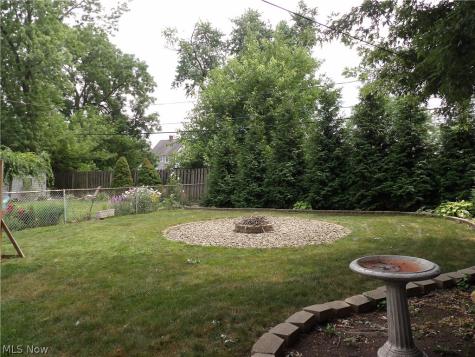 16903 Woodbury Avenue Cleveland OH 44135