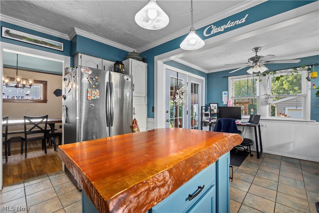 16903 Woodbury Avenue Cleveland OH 44135