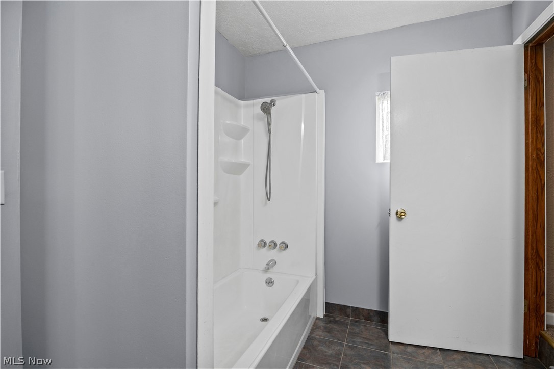 7723 W River Road S Elyria OH 44035