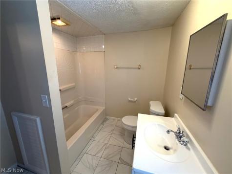 2212 Indiana Way NE Canton OH 44705