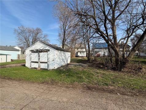 2212 Indiana Way NE Canton OH 44705