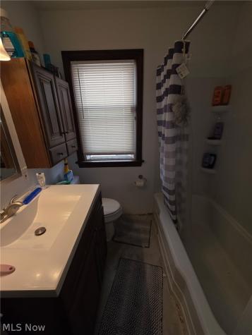 1566 E 195th Street Euclid OH 44117