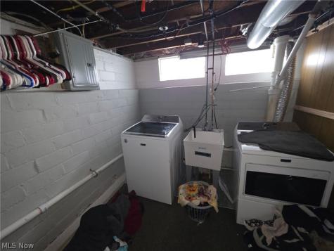 1566 E 195th Street Euclid OH 44117