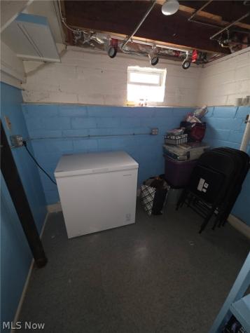 1566 E 195th Street Euclid OH 44117