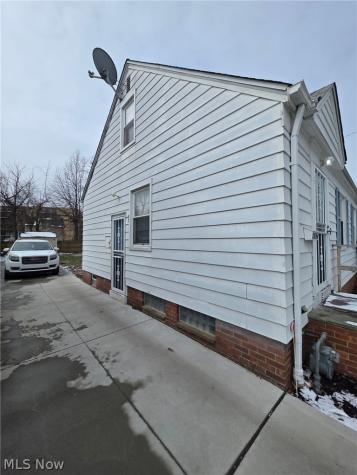 1566 E 195th Street Euclid OH 44117