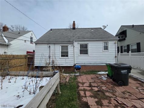 1566 E 195th Street Euclid OH 44117