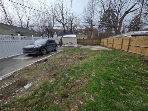 1566 E 195th Street Euclid OH 44117