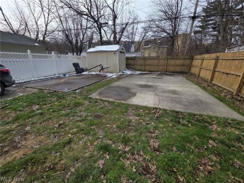 1566 E 195th Street Euclid OH 44117