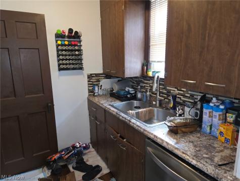 1566 E 195th Street Euclid OH 44117