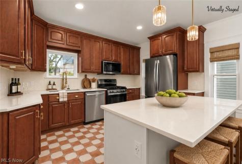 1659 Chesterland Avenue Lakewood OH 44107