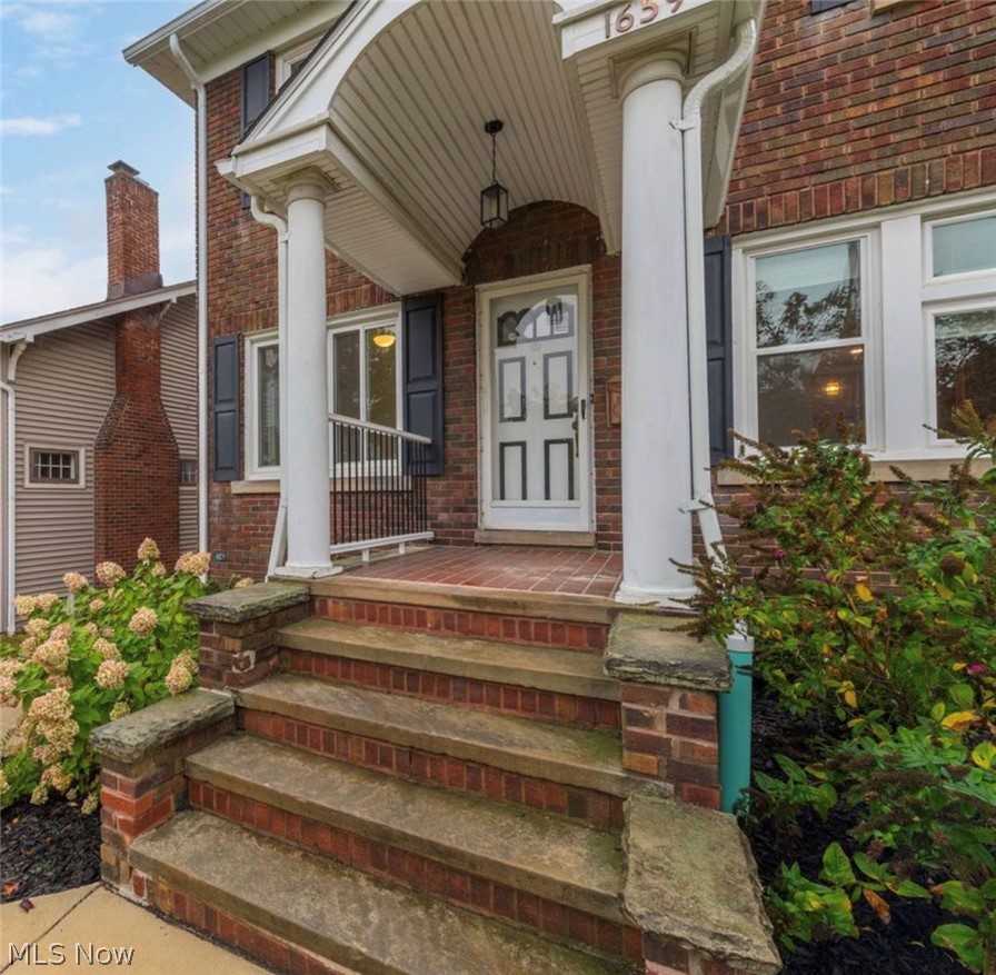 1659 Chesterland Avenue Lakewood OH 44107