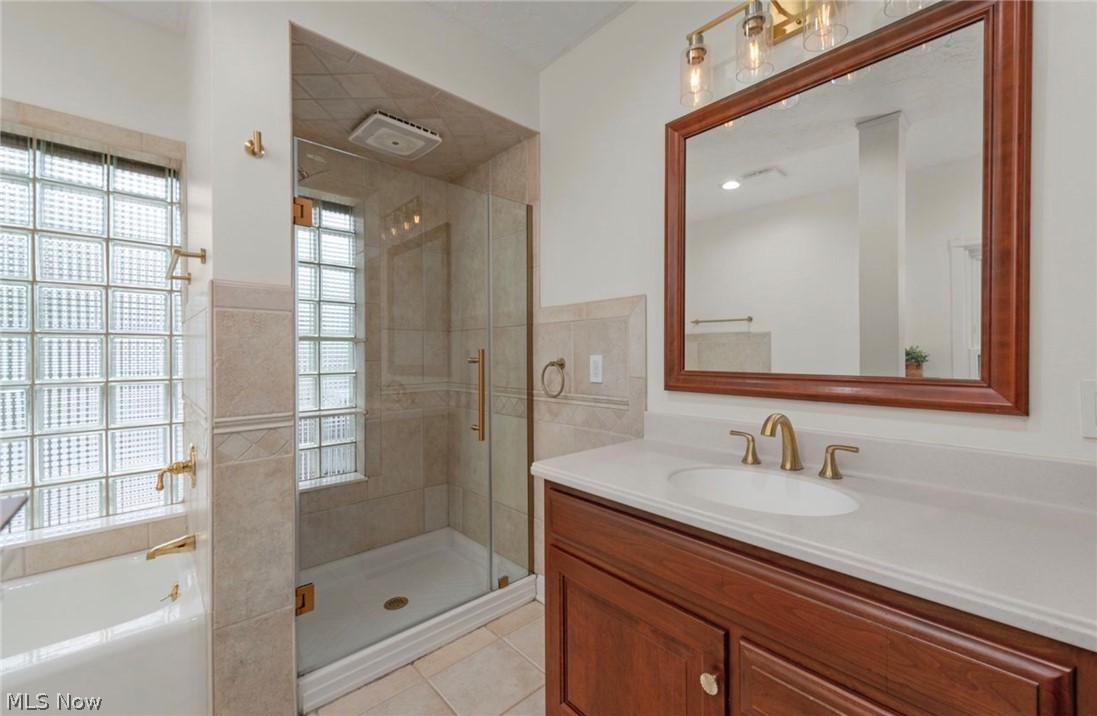 1659 Chesterland Avenue Lakewood OH 44107