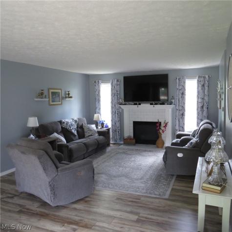1934 Cherrywood Lane Akron OH 44312